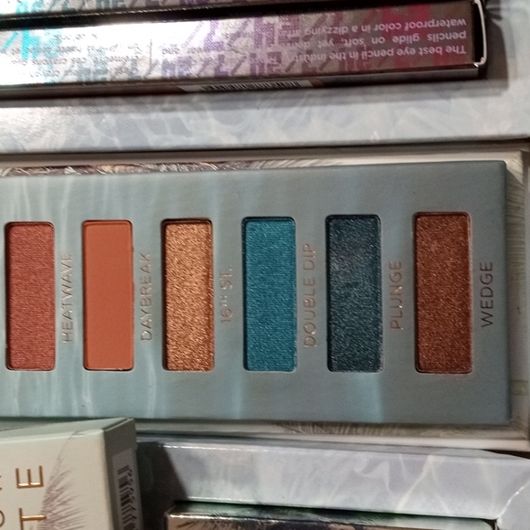 EXTREMELY RARE VINTAGE URBAN DECAY BEACHED MAKEUP VAULT - Picture 8 of 14